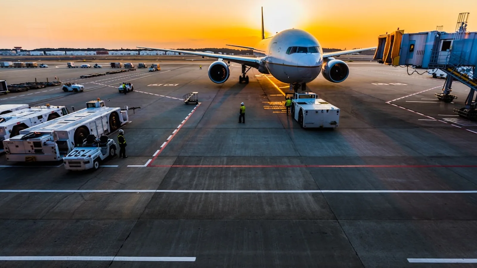 Flight delay and arrival at the final destination